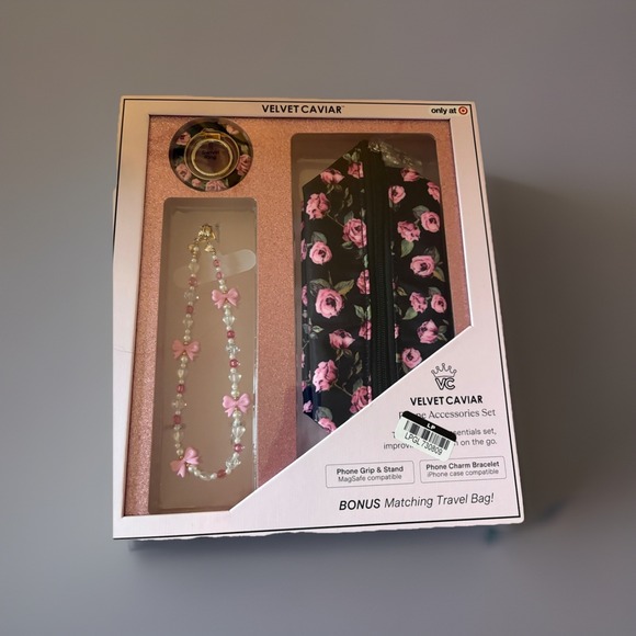 Velvet Caviar Accessories - VELVET CAVIAR Phone Accessories Set Travel Bag + Grip + Bracelet - Rose Floral